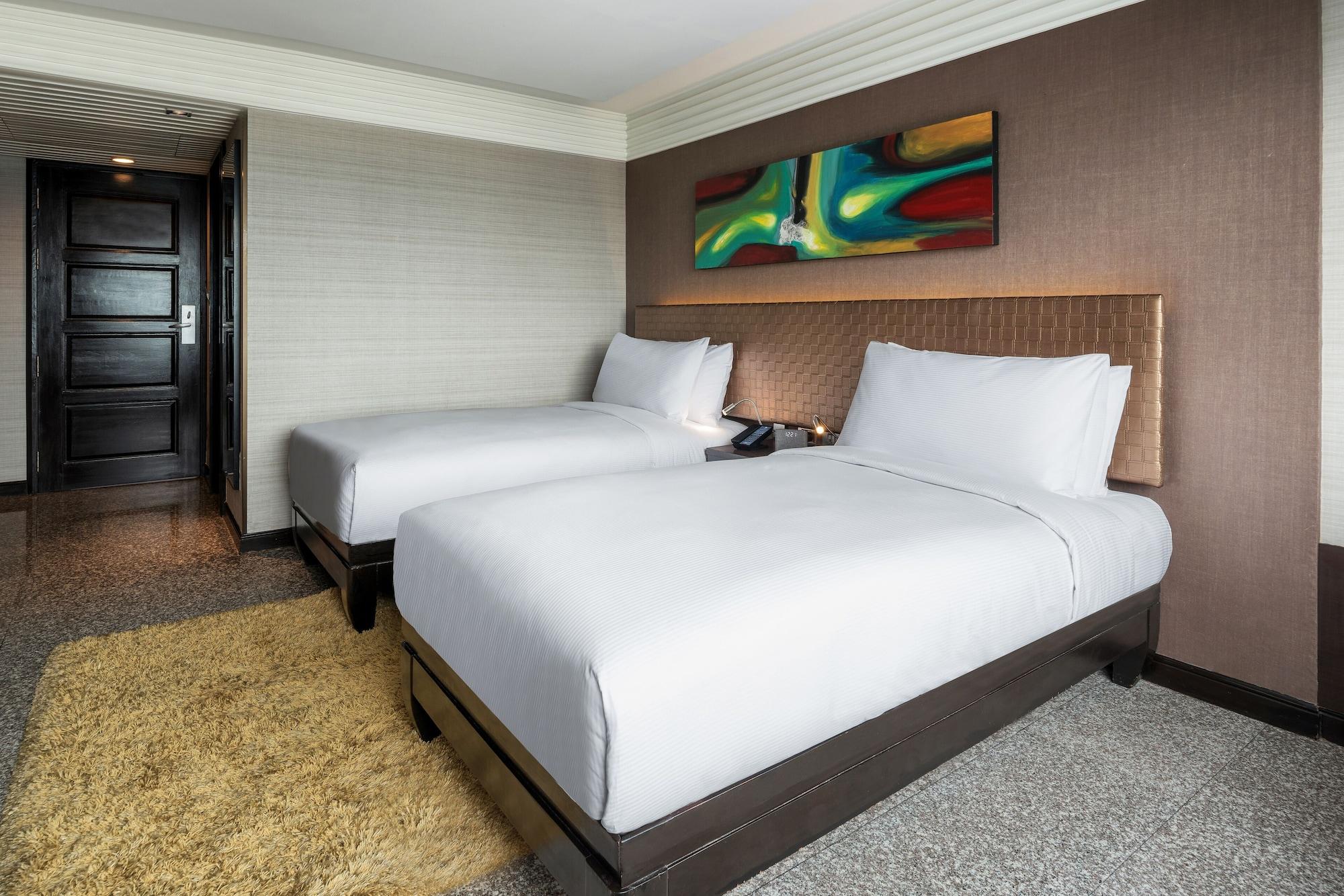 Doubletree By Hilton Bangkok Ploenchit Hotel Exterior foto