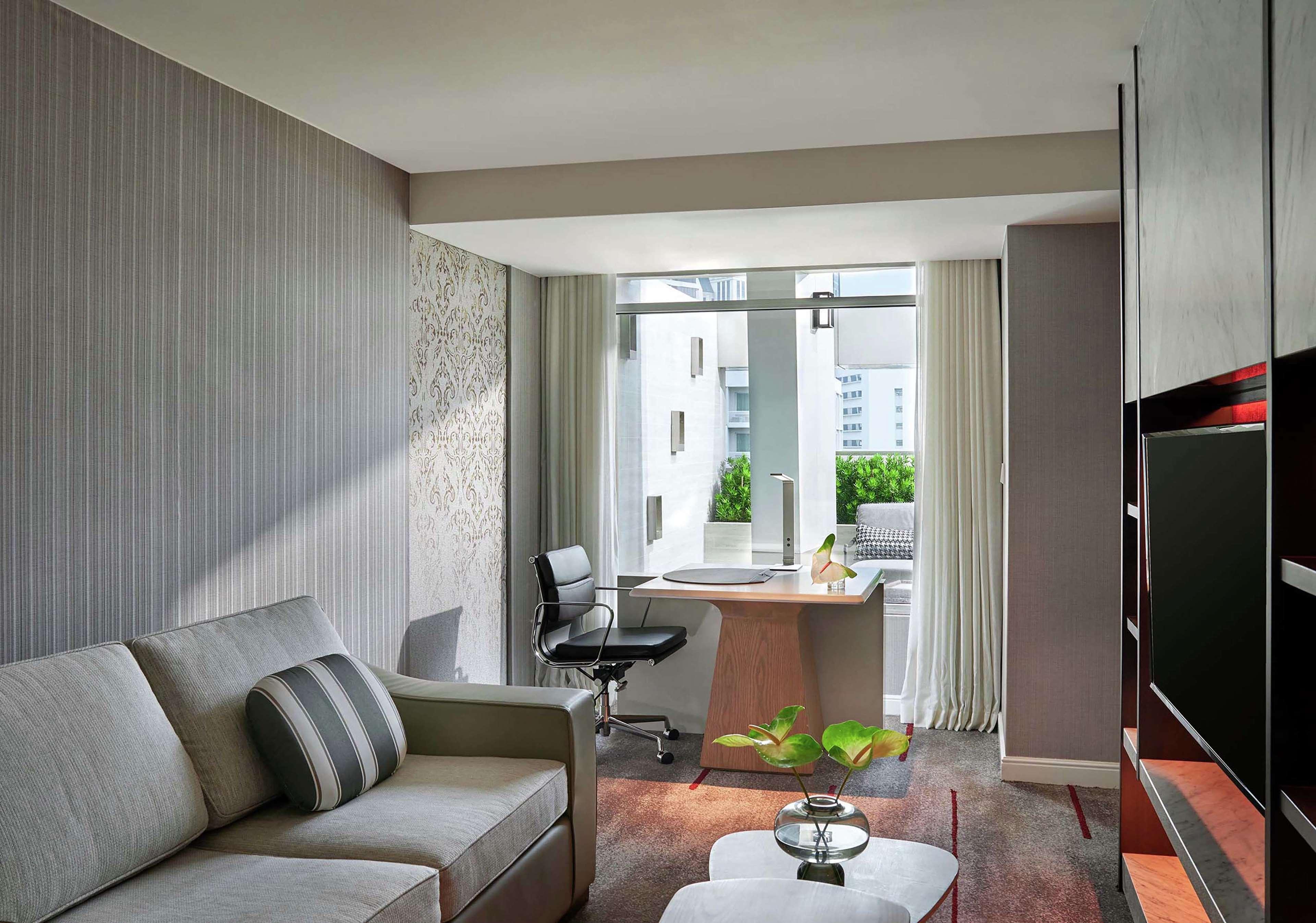 Doubletree By Hilton Bangkok Ploenchit Hotel Exterior foto