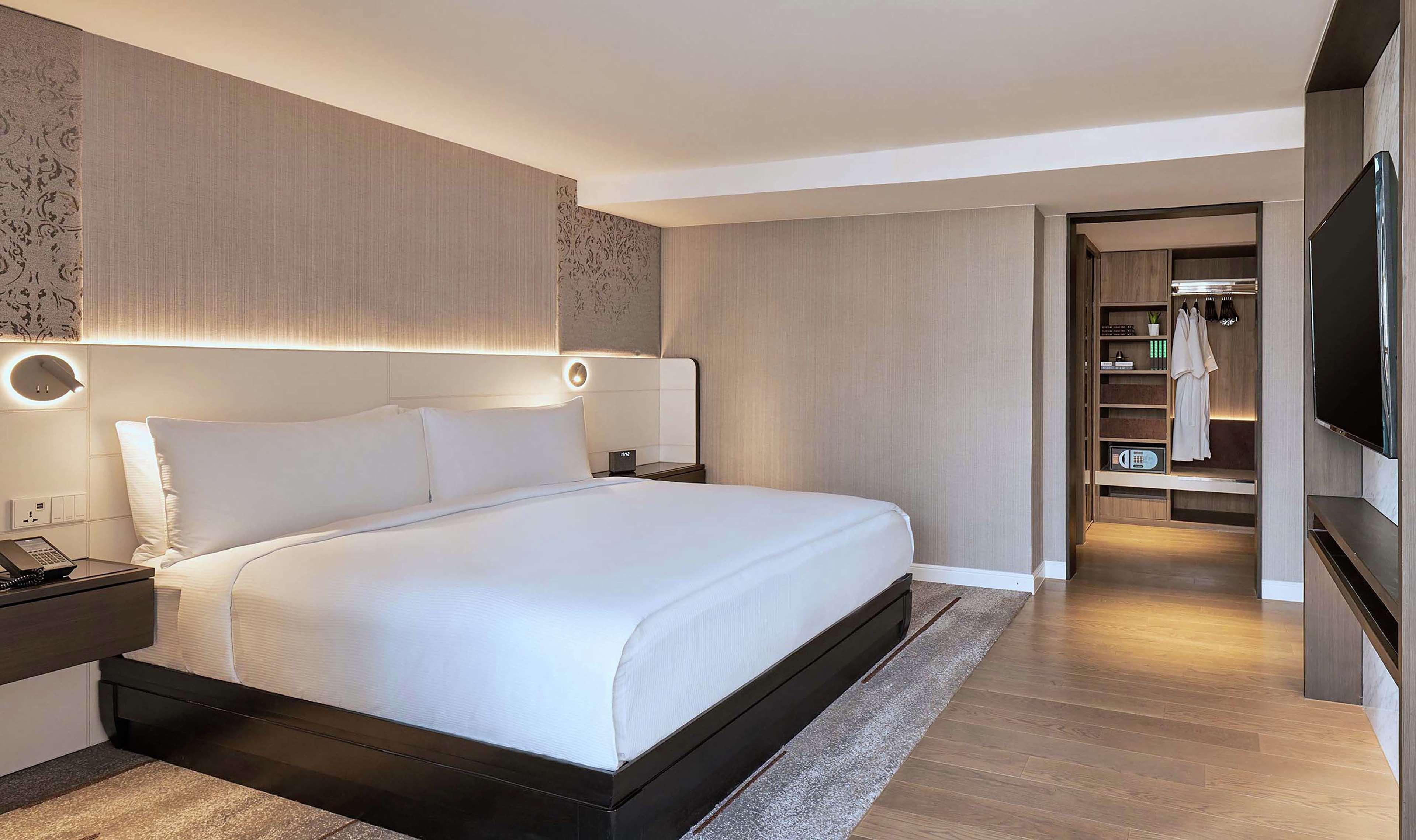Doubletree By Hilton Bangkok Ploenchit Hotel Exterior foto