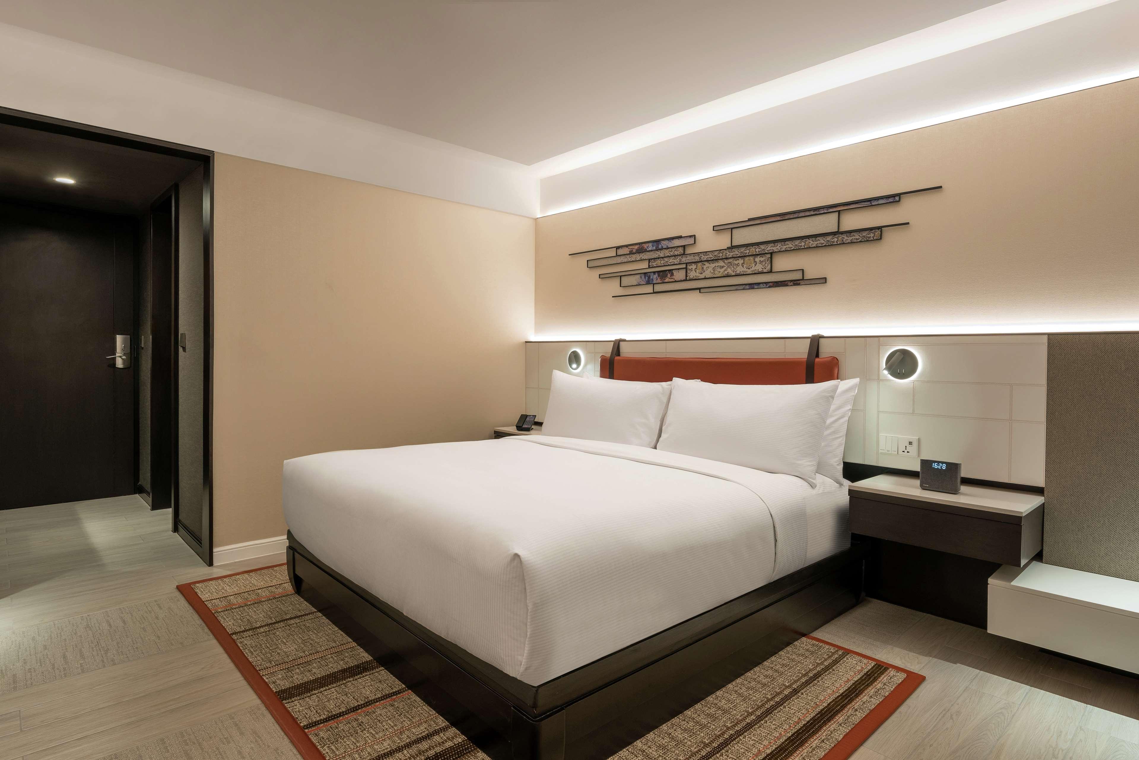 Doubletree By Hilton Bangkok Ploenchit Hotel Exterior foto