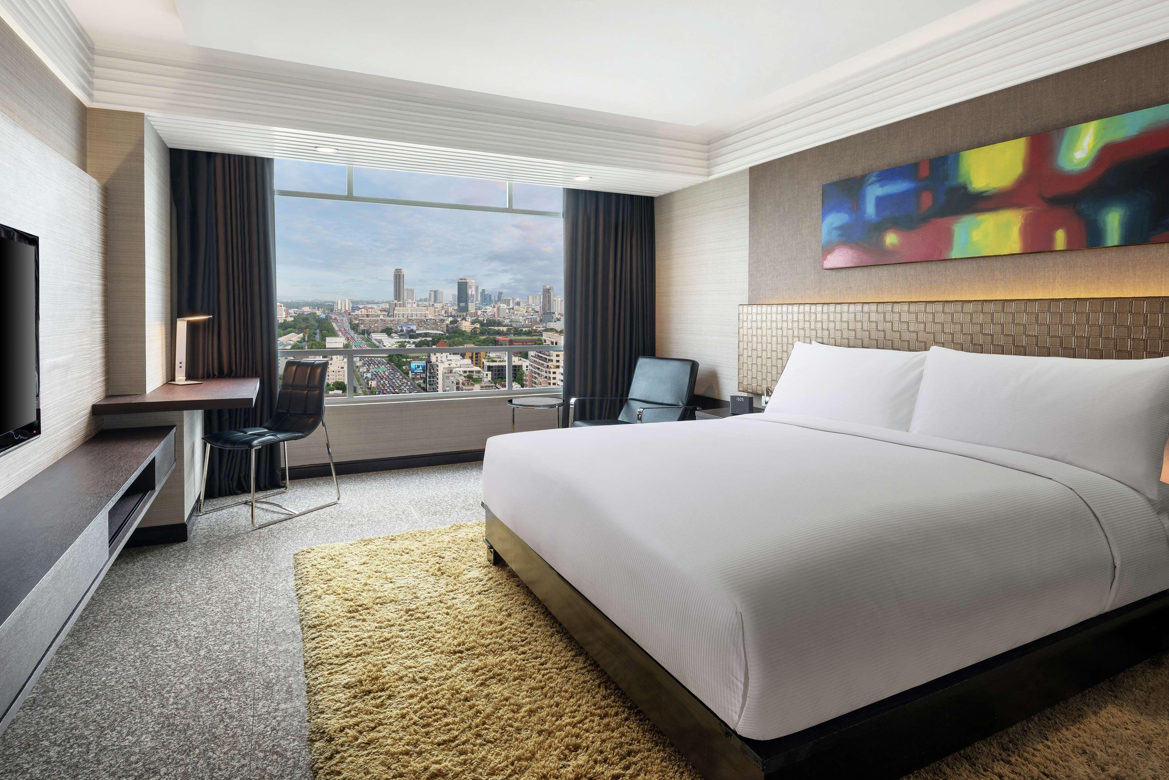Doubletree By Hilton Bangkok Ploenchit Hotel Exterior foto