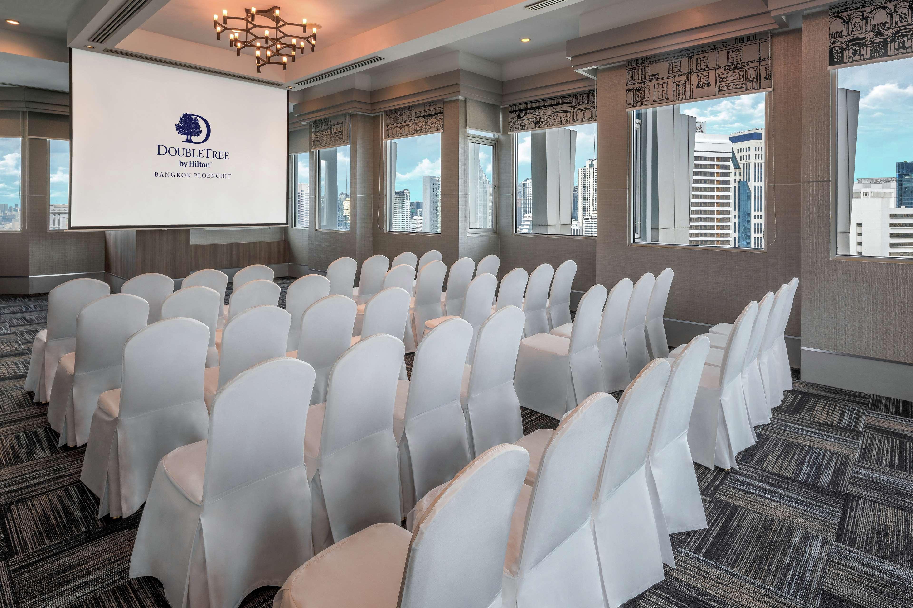 Doubletree By Hilton Bangkok Ploenchit Hotel Exterior foto