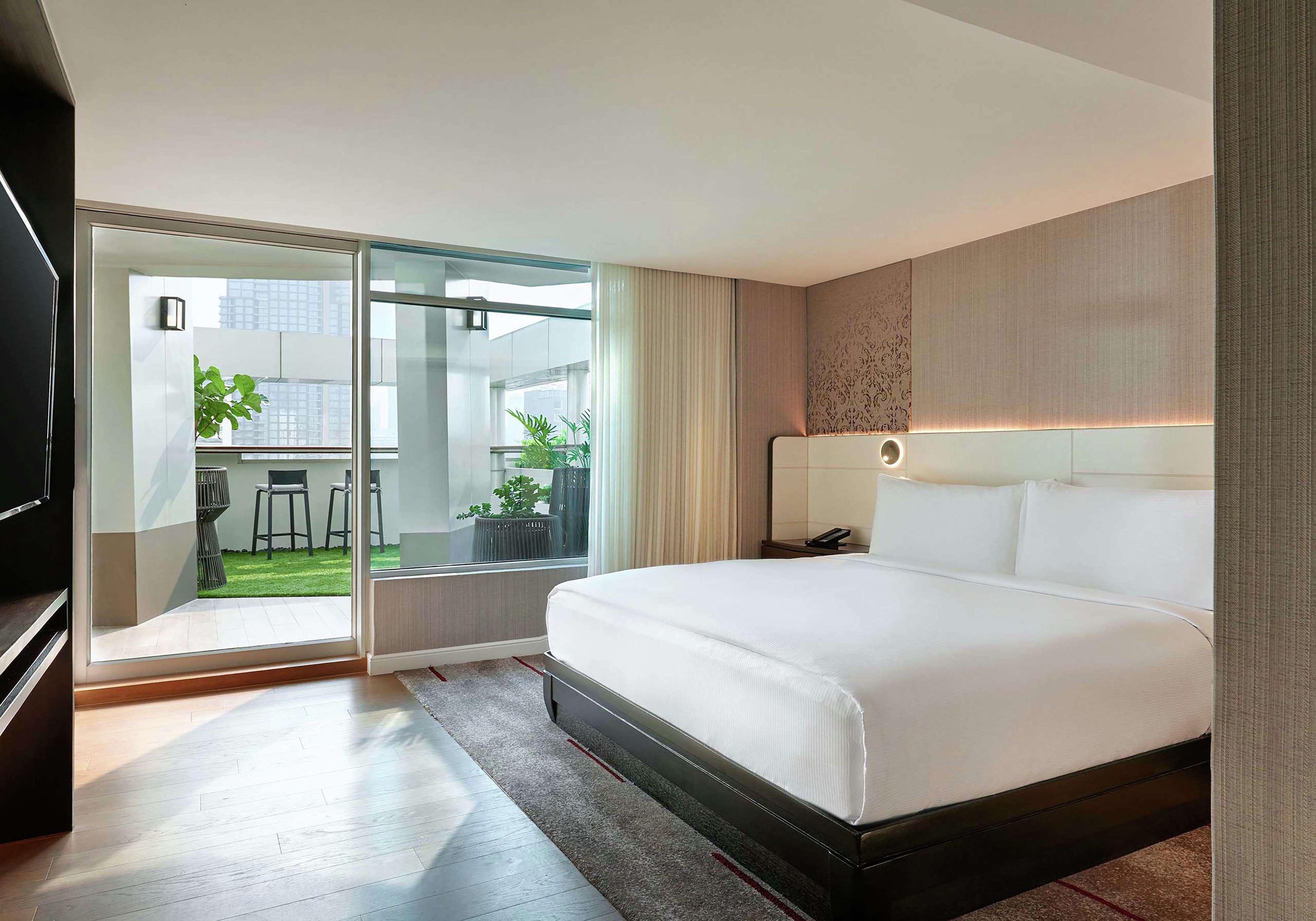 Doubletree By Hilton Bangkok Ploenchit Hotel Exterior foto