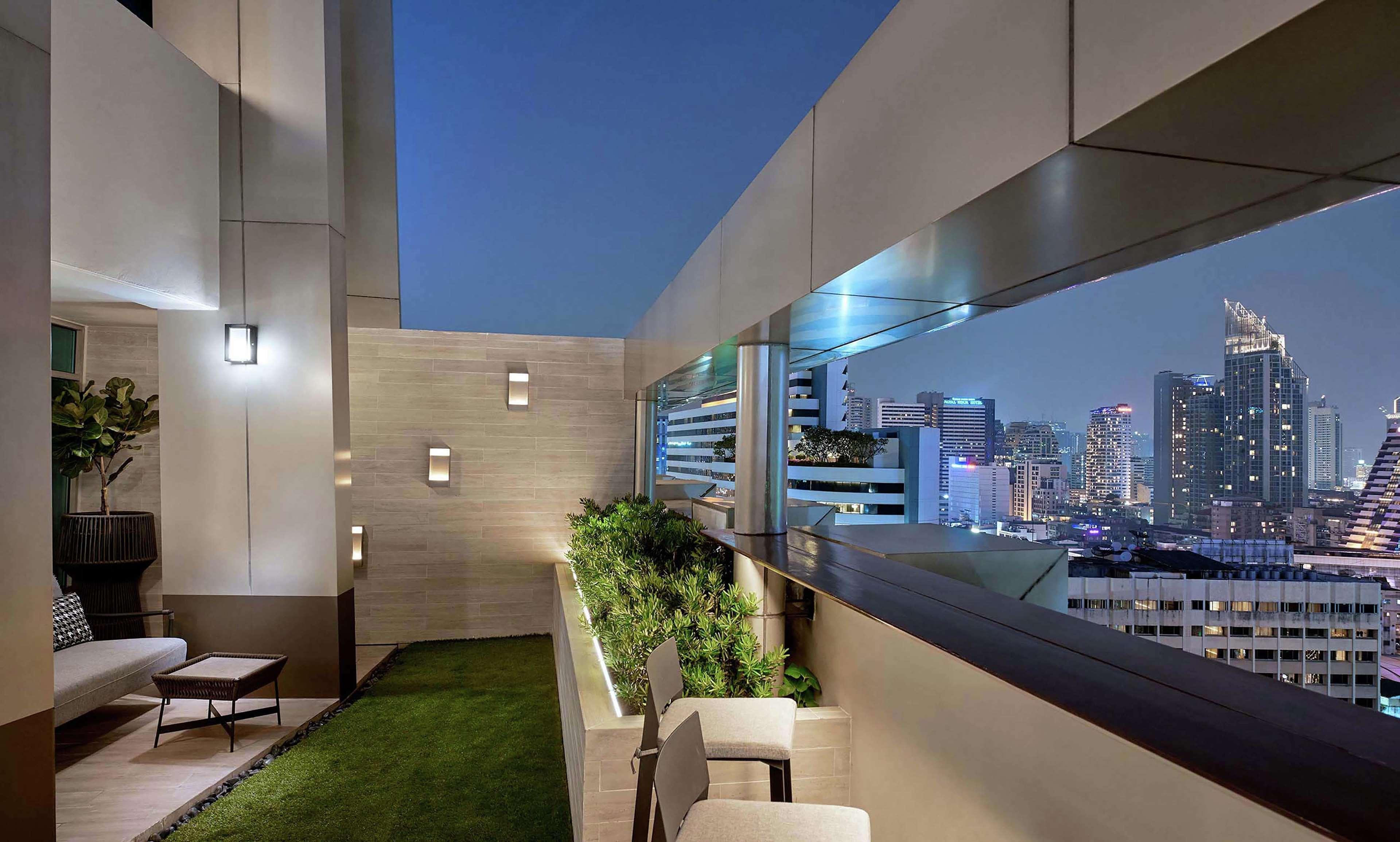 Doubletree By Hilton Bangkok Ploenchit Hotel Exterior foto