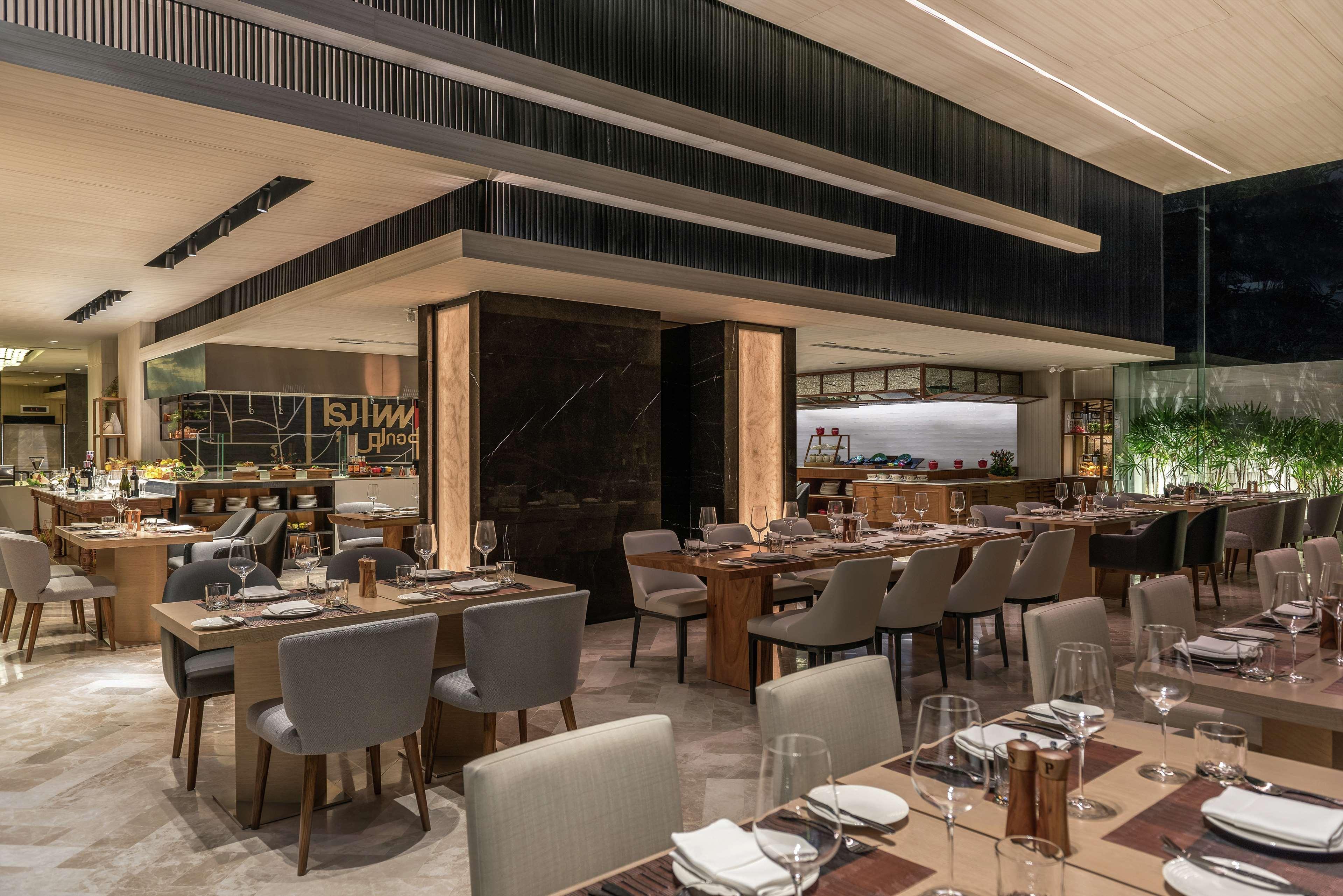 Doubletree By Hilton Bangkok Ploenchit Hotel Exterior foto