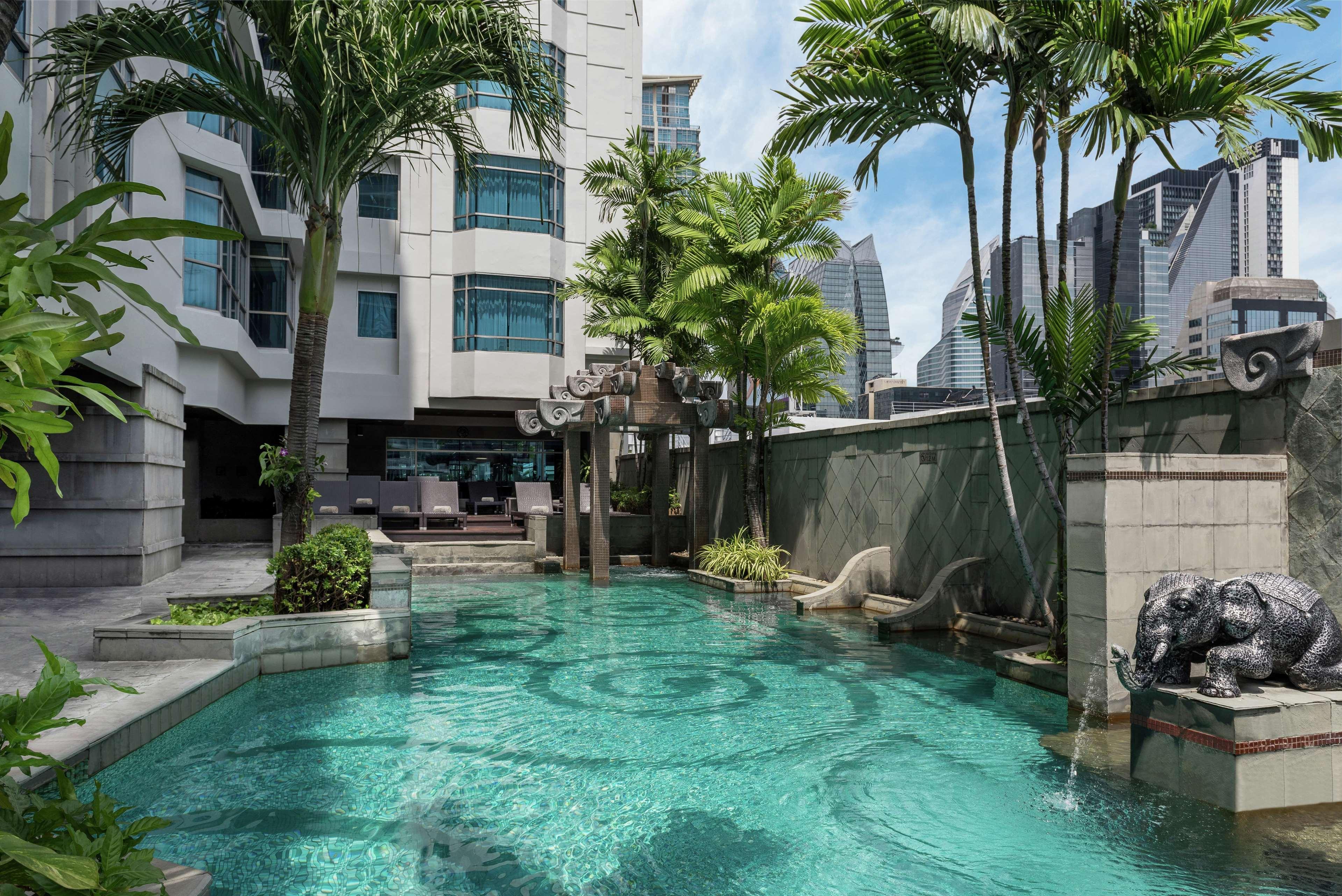Doubletree By Hilton Bangkok Ploenchit Hotel Exterior foto