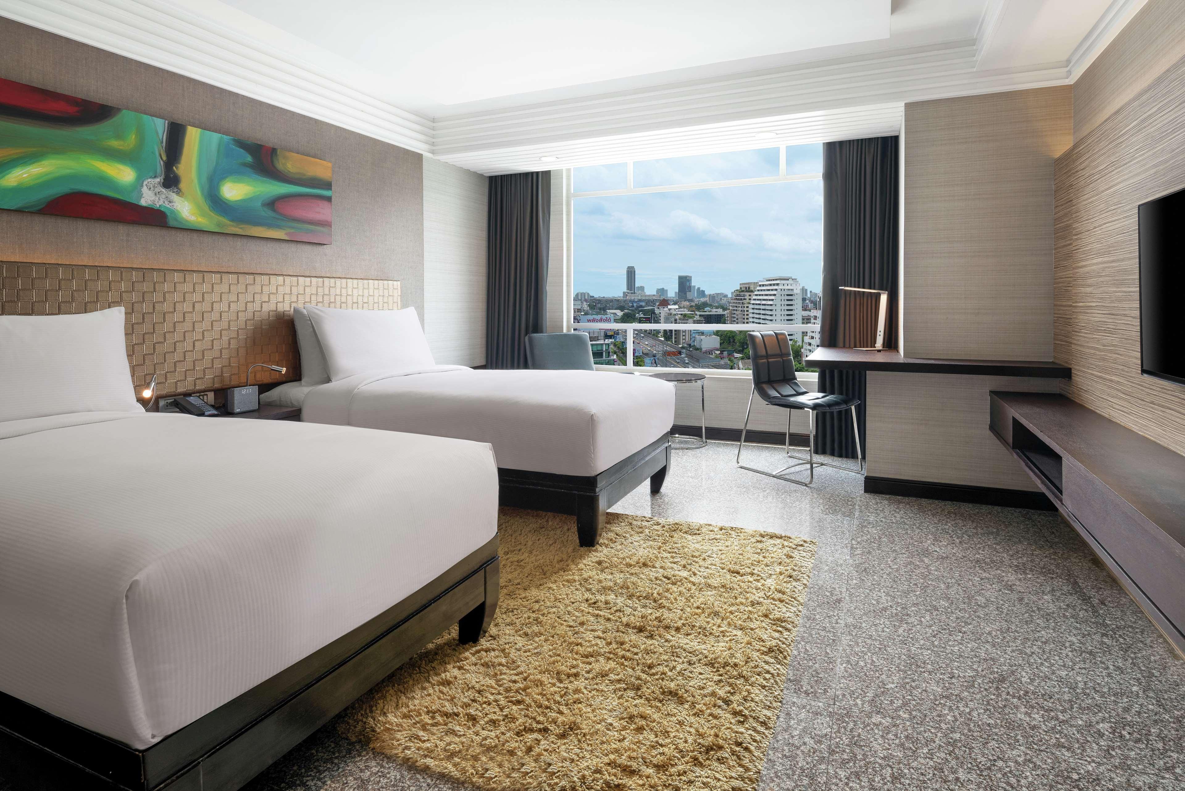 Doubletree By Hilton Bangkok Ploenchit Hotel Exterior foto