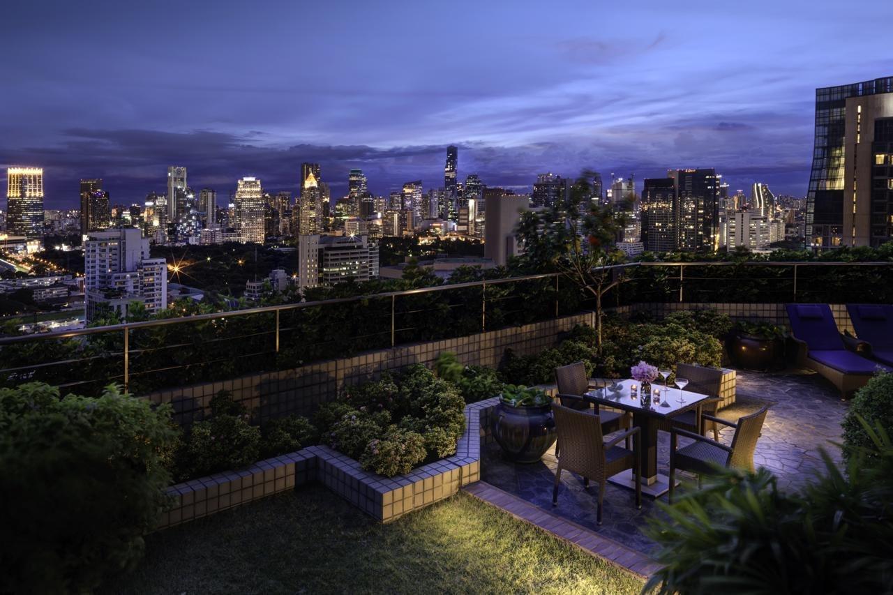 Doubletree By Hilton Bangkok Ploenchit Hotel Exterior foto