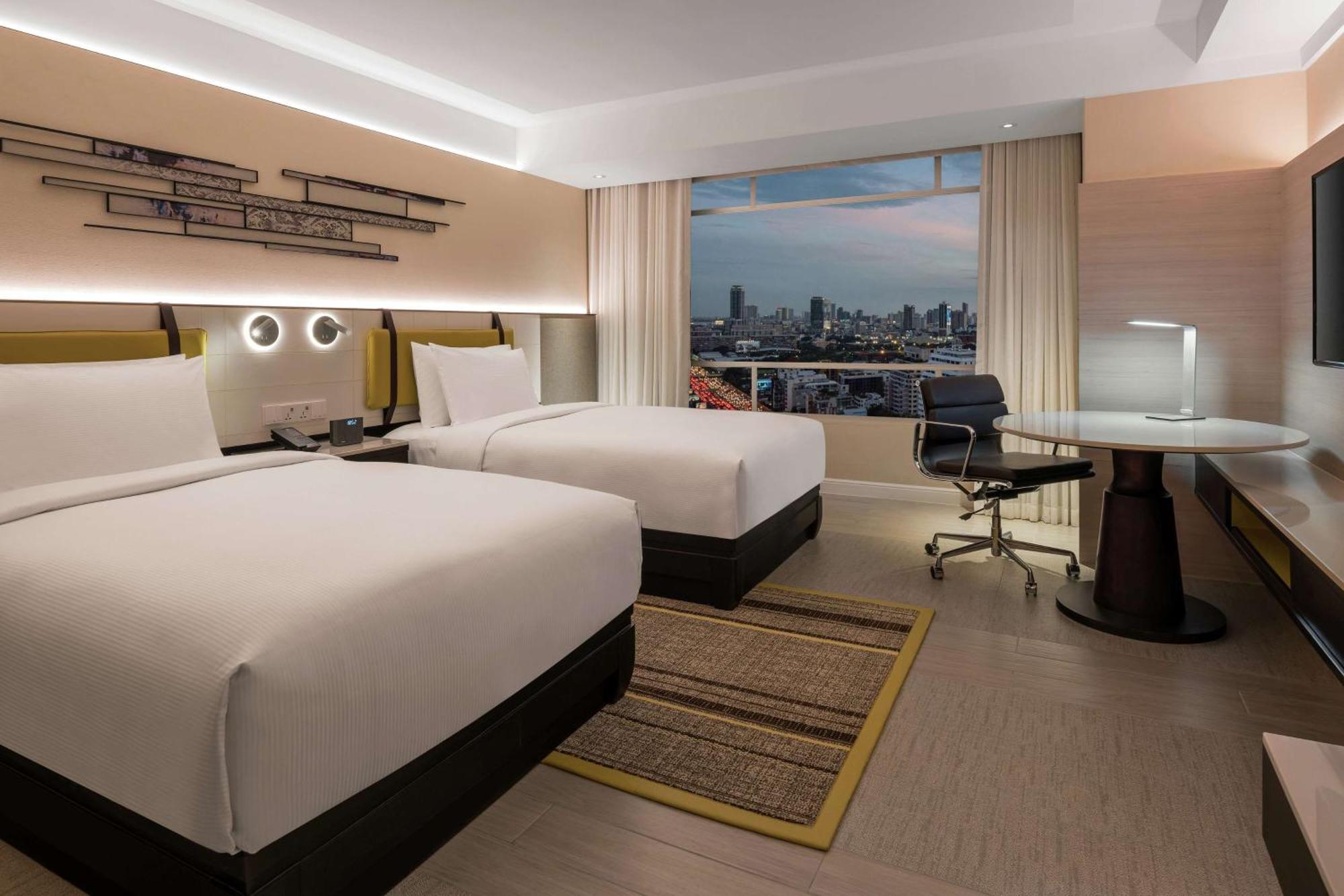 Doubletree By Hilton Bangkok Ploenchit Hotel Exterior foto