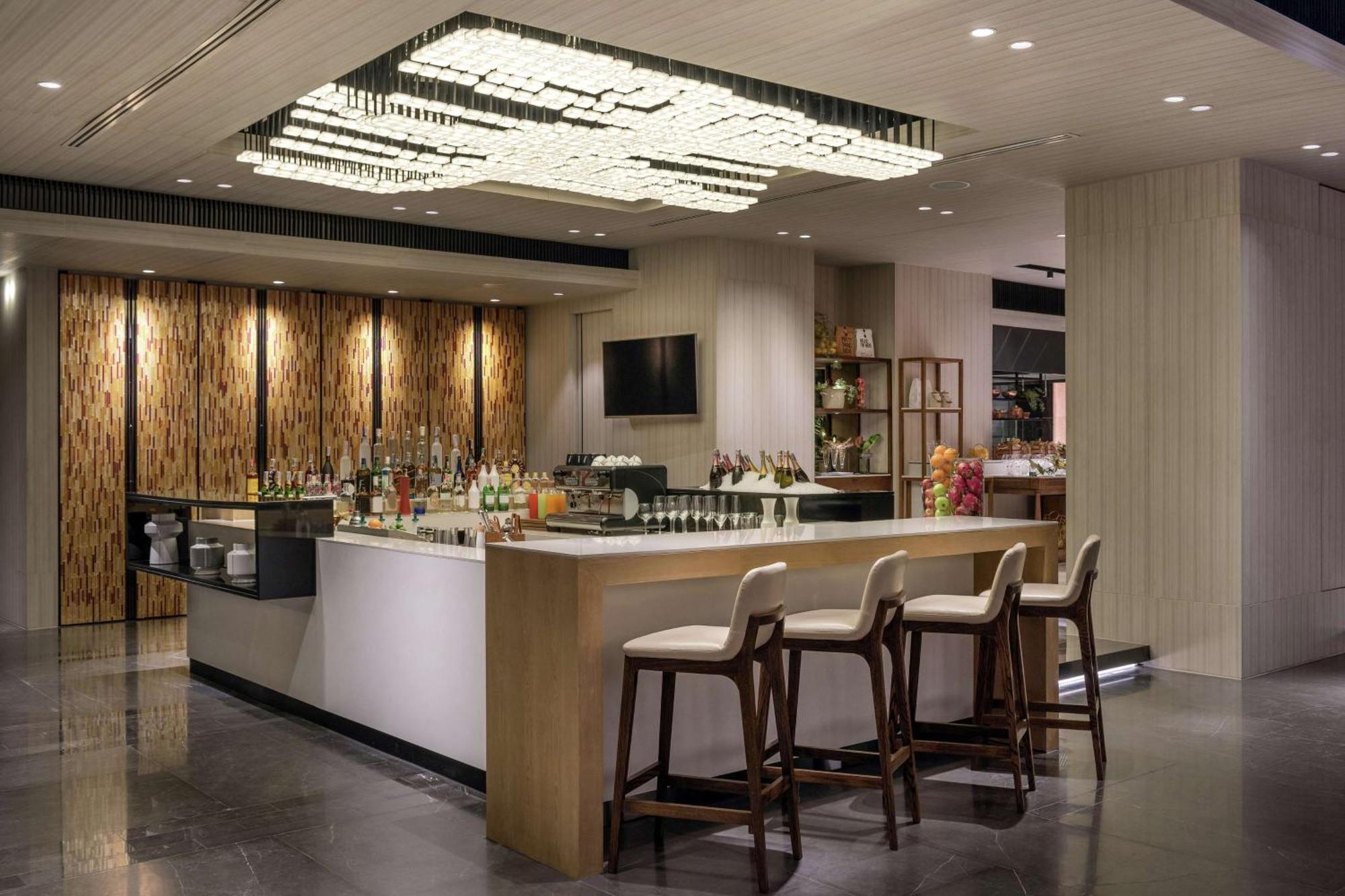 Doubletree By Hilton Bangkok Ploenchit Hotel Exterior foto