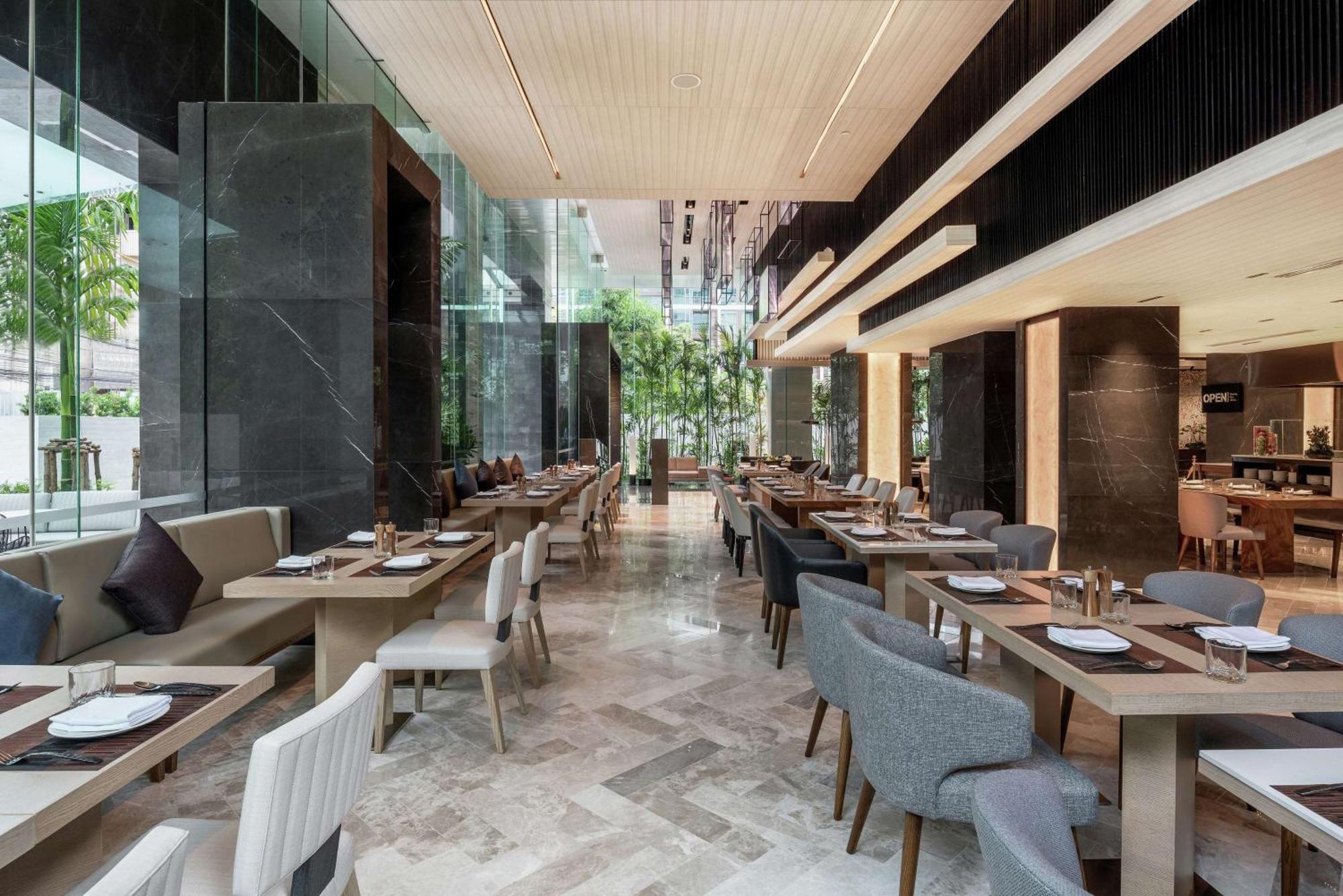 Doubletree By Hilton Bangkok Ploenchit Hotel Exterior foto