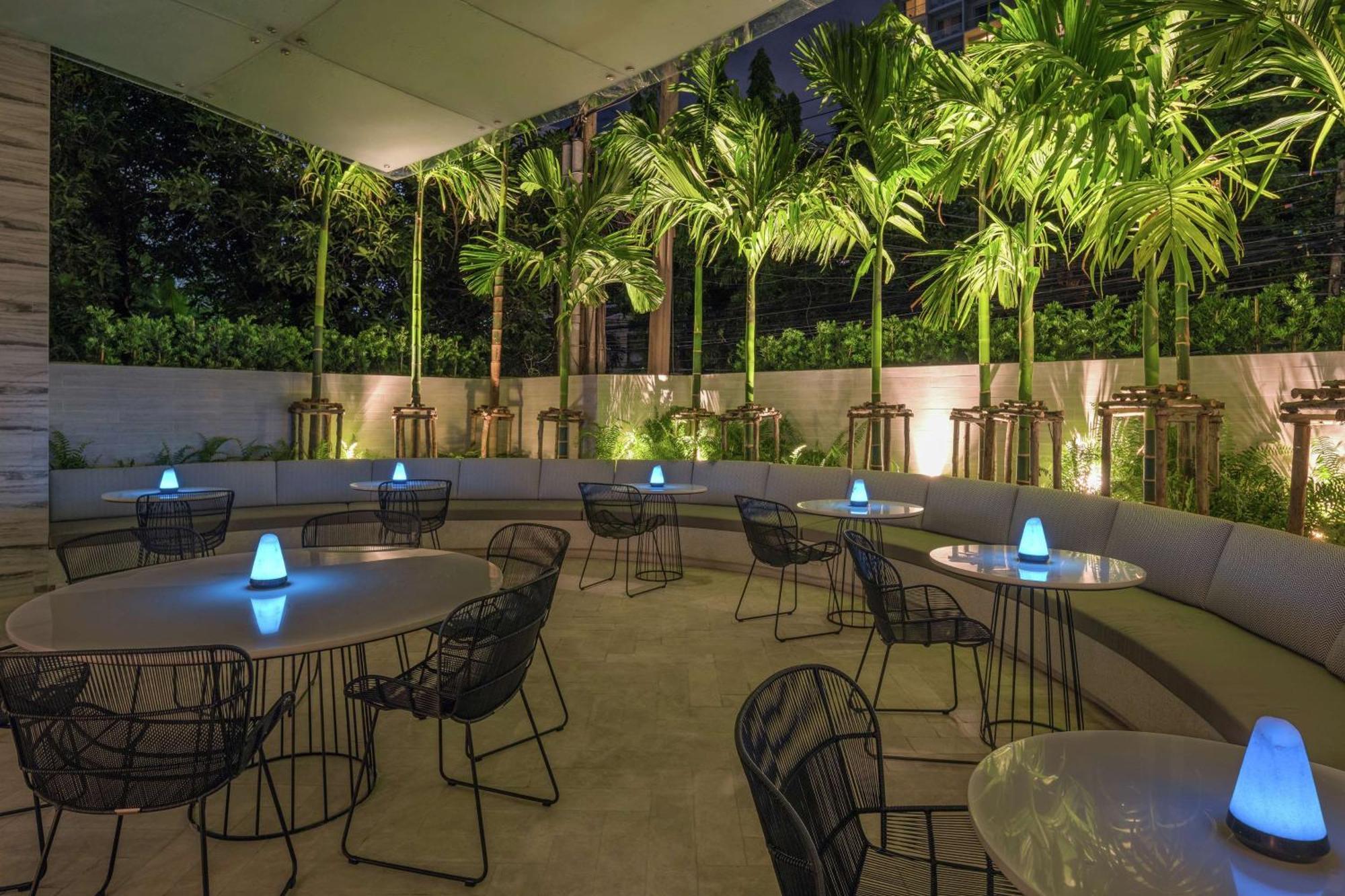 Doubletree By Hilton Bangkok Ploenchit Hotel Exterior foto