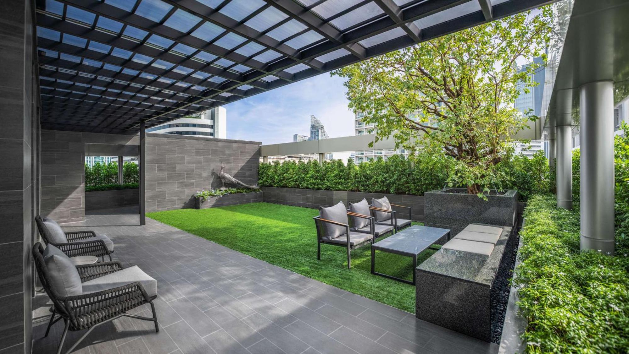 Doubletree By Hilton Bangkok Ploenchit Hotel Exterior foto